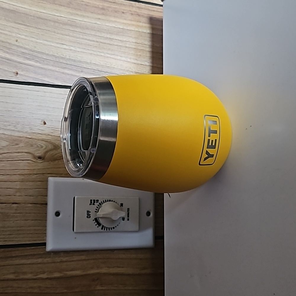 Yeti wine tumbler